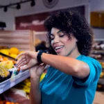 Medewerkers Communiceren Intern Via Smartwatch CWacht Teamcommunicatie Elke Taal